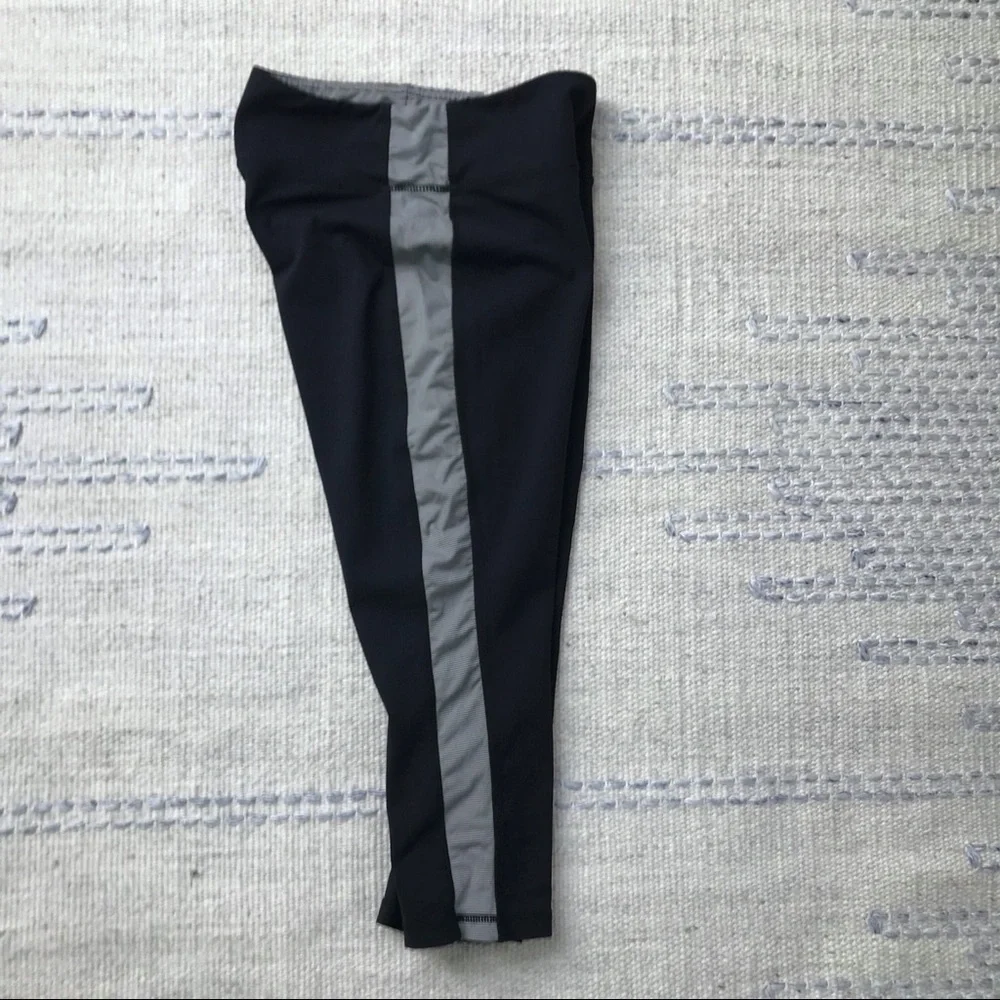 Kyodan Cropped Leggings Capri Black w/ Side‎ Stripe